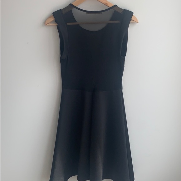 Black dress See-Through back - Picture 4 of 4